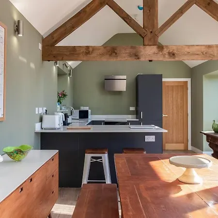 End Farm - The Sheep Shed *