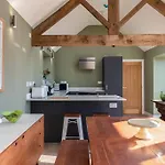 End Farm - The Sheep Shed *